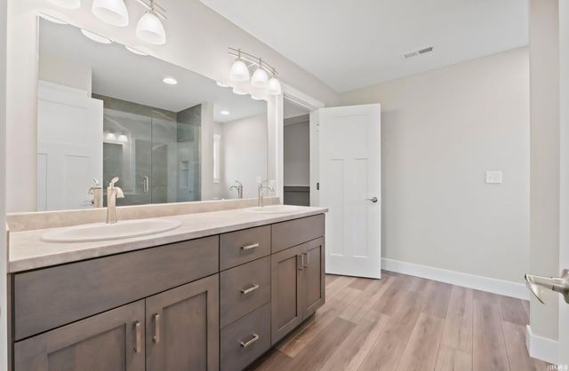 4977 Silverstone Passage, Fort Wayne, IN 46818