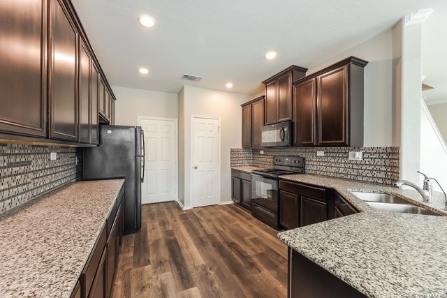 2625 Green Leaf Way, San Antonio, TX 78244