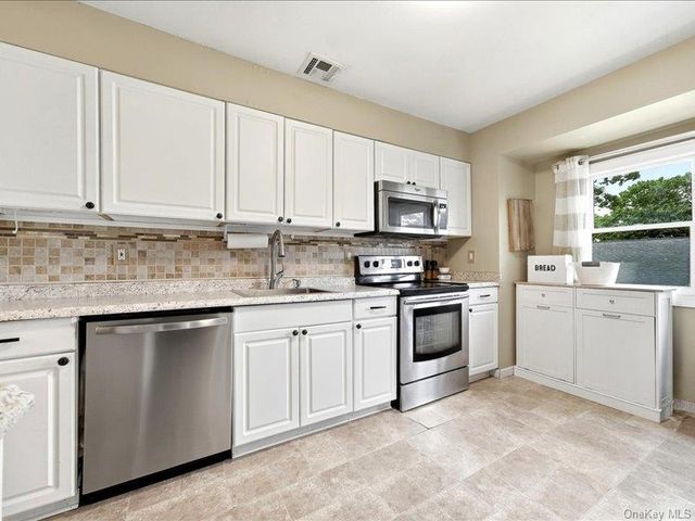 75 Lexington Road, Shirley, NY 11967