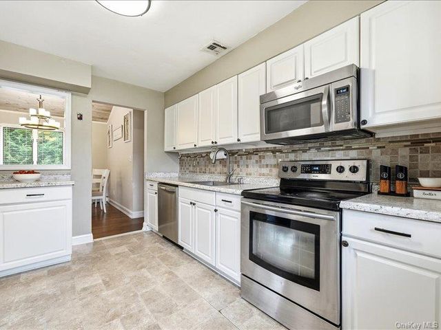75 Lexington Road, Shirley, NY 11967
