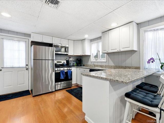 75 Lexington Road, Shirley, NY 11967