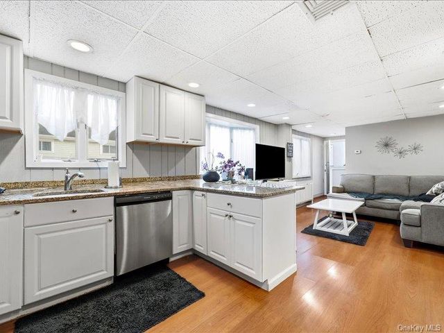 75 Lexington Road, Shirley, NY 11967