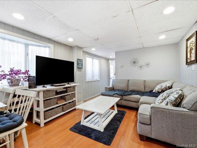 75 Lexington Road, Shirley, NY 11967