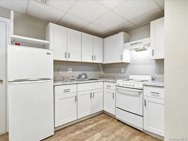 75 Lexington Road, Shirley, NY 11967