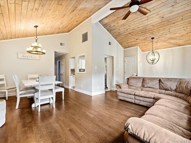 75 Lexington Road, Shirley, NY 11967