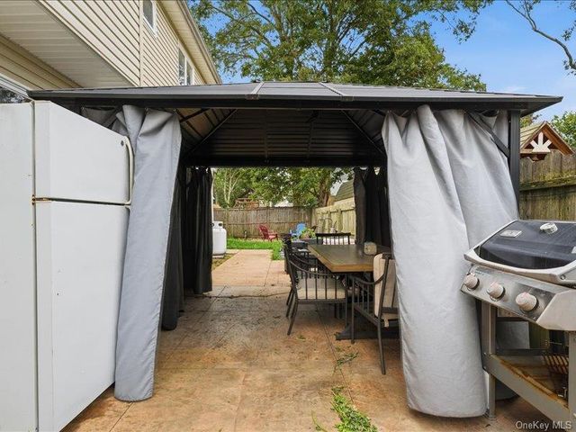 75 Lexington Road, Shirley, NY 11967