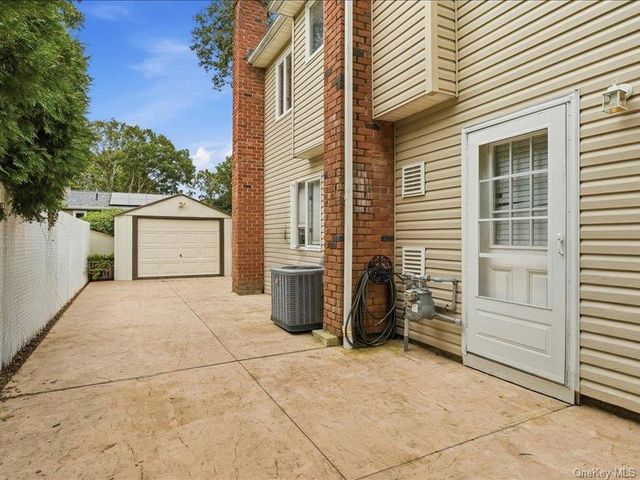 75 Lexington Road, Shirley, NY 11967