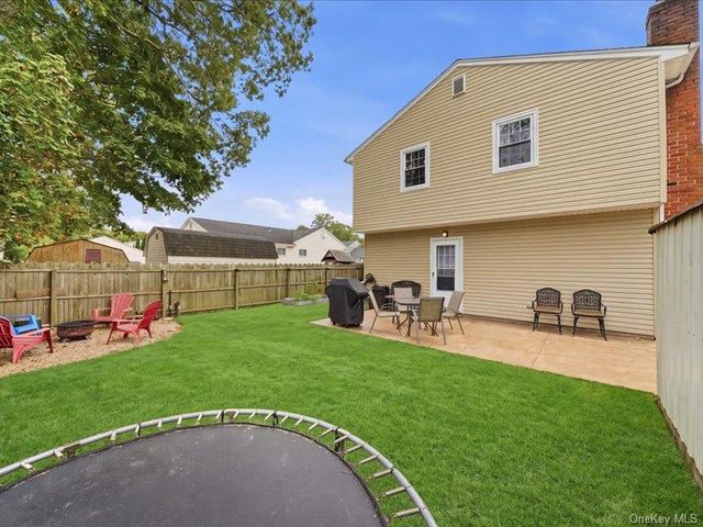 75 Lexington Road, Shirley, NY 11967