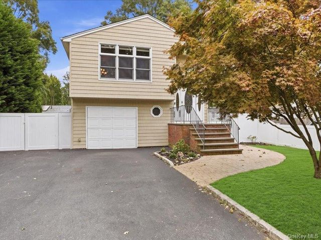 75 Lexington Road, Shirley, NY 11967