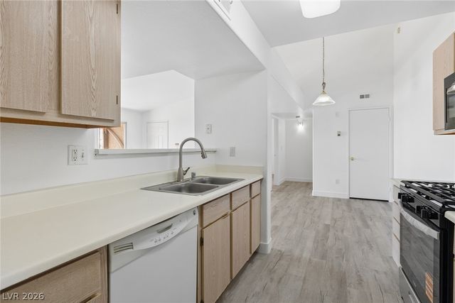 7885 West Flamingo Road 2152, Las Vegas, NV 89147
