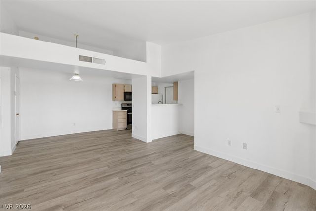 7885 West Flamingo Road 2152, Las Vegas, NV 89147
