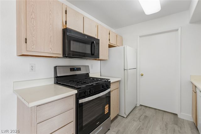 7885 West Flamingo Road 2152, Las Vegas, NV 89147