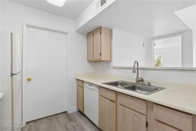 7885 West Flamingo Road 2152, Las Vegas, NV 89147