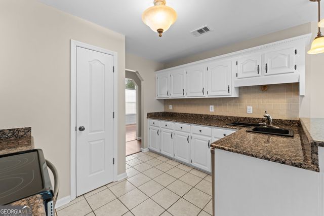 302 Jubilee Circle, Bonaire, GA 31005