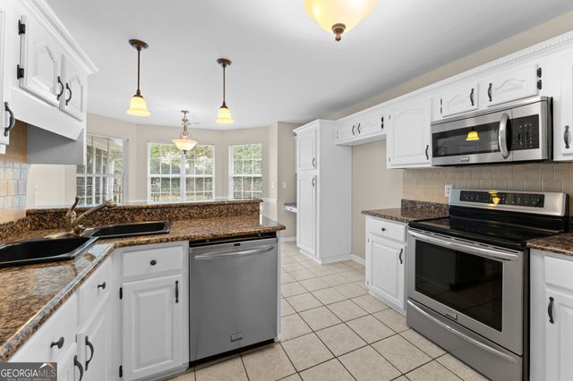 302 Jubilee Circle, Bonaire, GA 31005