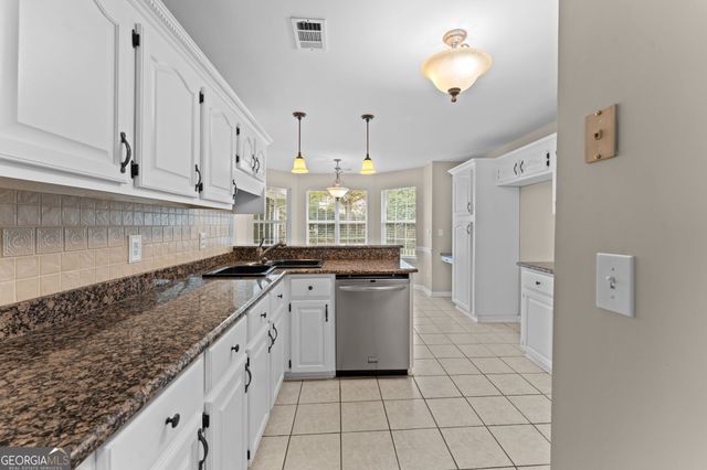 302 Jubilee Circle, Bonaire, GA 31005