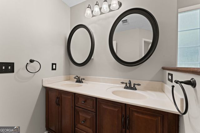 302 Jubilee Circle, Bonaire, GA 31005