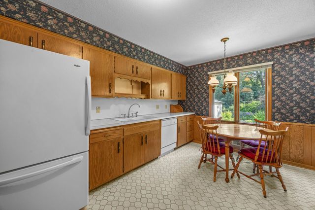 8009 37th Avenue N, New Hope, MN 55427