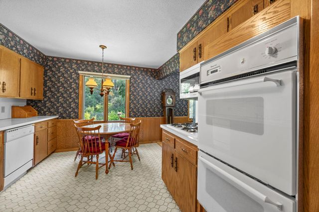 8009 37th Avenue N, New Hope, MN 55427