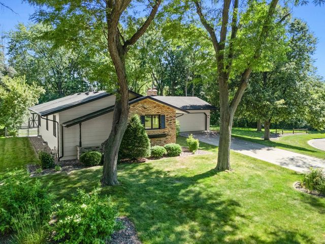 8009 37th Avenue N, New Hope, MN 55427
