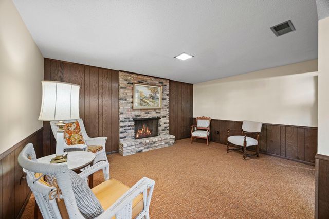 8009 37th Avenue N, New Hope, MN 55427