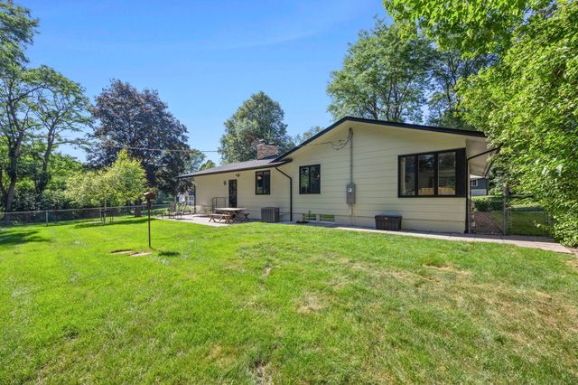 8009 37th Avenue N, New Hope, MN 55427