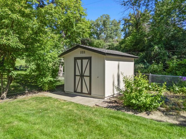8009 37th Avenue N, New Hope, MN 55427