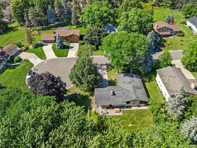 8009 37th Avenue N, New Hope, MN 55427