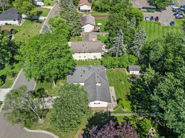 8009 37th Avenue N, New Hope, MN 55427