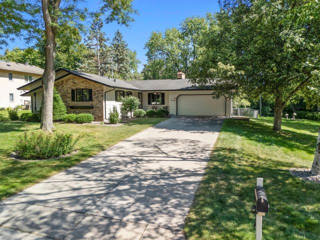 8009 37th Avenue N, New Hope, MN 55427