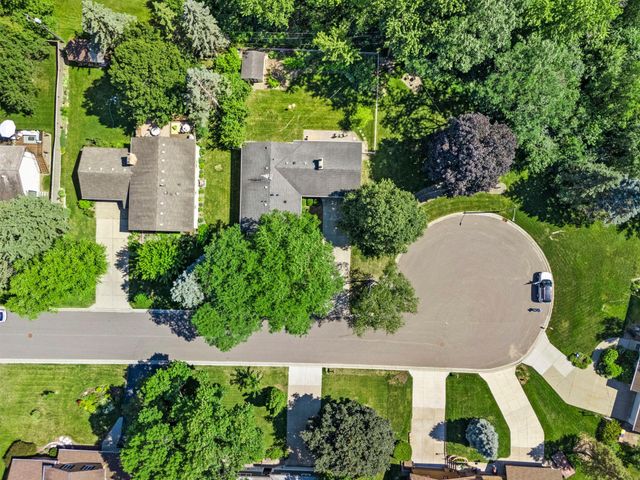 8009 37th Avenue N, New Hope, MN 55427