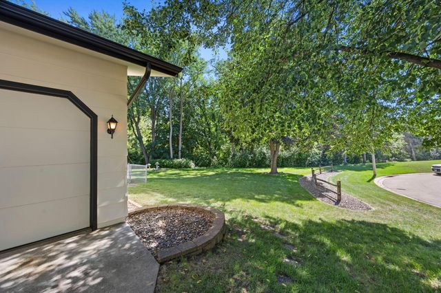 8009 37th Avenue N, New Hope, MN 55427