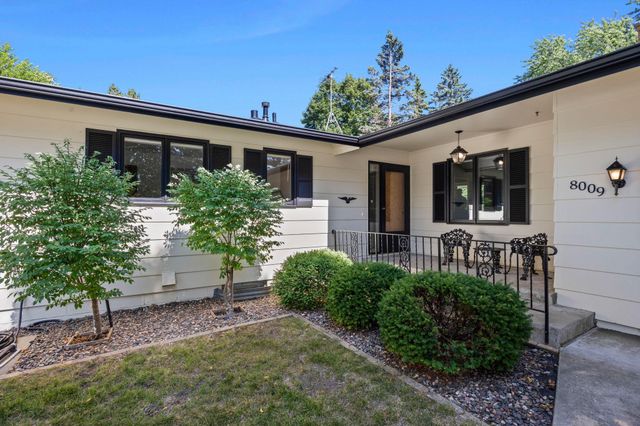 8009 37th Avenue N, New Hope, MN 55427