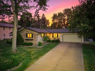 8009 37th Avenue N, New Hope, MN 55427