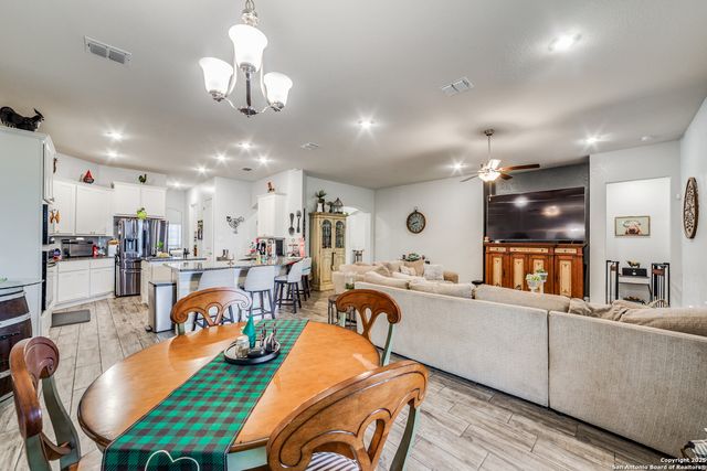 528 Lilly Blf, Castroville, TX 78009