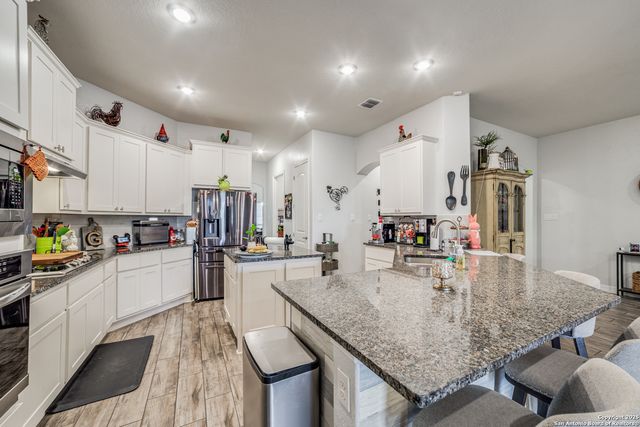 528 Lilly Blf, Castroville, TX 78009