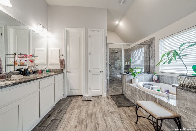 528 Lilly Blf, Castroville, TX 78009