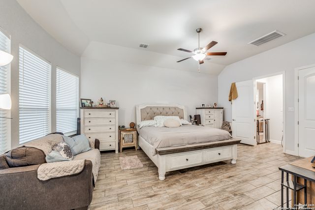 528 Lilly Blf, Castroville, TX 78009