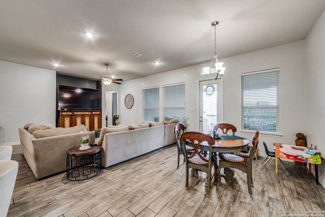 528 Lilly Blf, Castroville, TX 78009