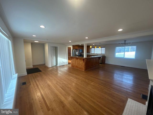 5718 BLACK HAWK DR, Oxon Hill, MD 20745