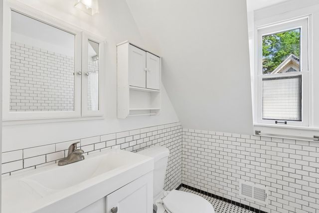 514 W Park Avenue, Aurora, IL 60506