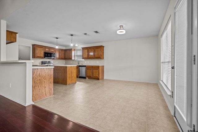 440 Maggie Cir, Flint, TX 75762