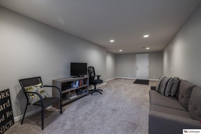 3525 S 91st Street, Omaha, NE 68124