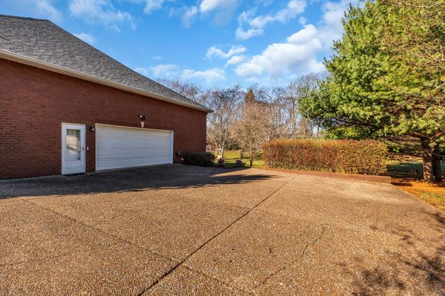 1914 Bartons Cv, Lebanon, TN 37087