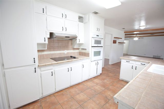 3821 Winifred Drive, Fort Worth, TX 76133