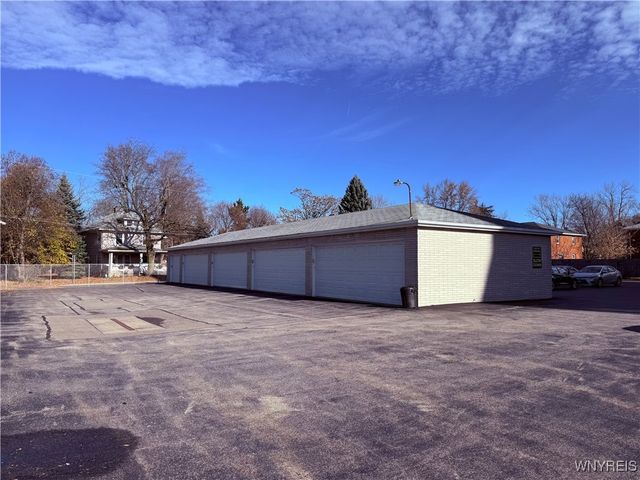 5854 Main Street 403, Amherst, NY 14221