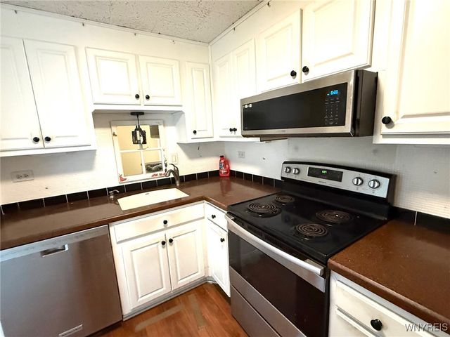 5854 Main Street 403, Amherst, NY 14221