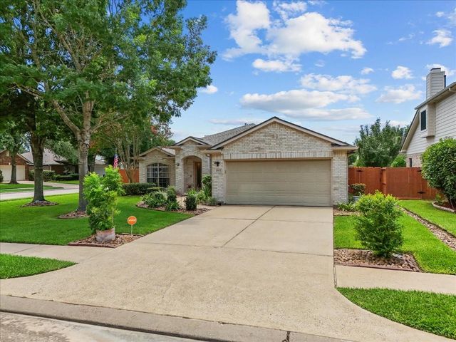10002 Dawn Brook Drive, Pearland, TX 77584
