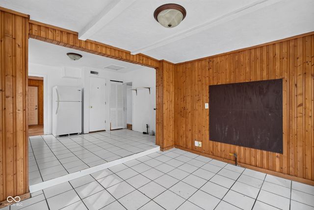 321 E 39th Street, Anderson, IN 46013