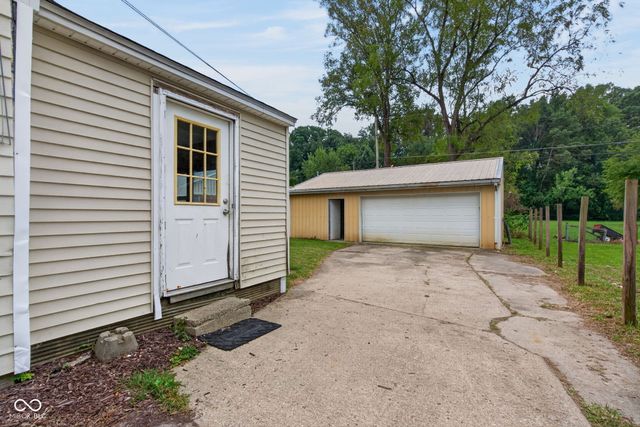 321 E 39th Street, Anderson, IN 46013